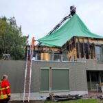 9. September 2025 – Installation eines Notdaches nach Wohnhausbrand, Bachmehring