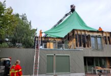 9. September 2025 – Installation eines Notdaches nach Wohnhausbrand, Bachmehring